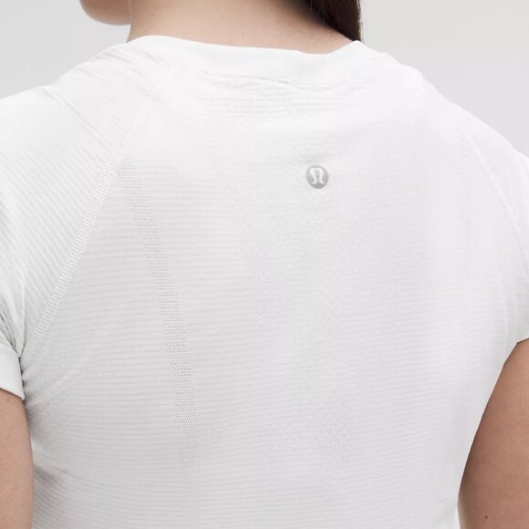 Swiftly Tech Short-Sleeve Shirt 2.0 (Hip Length) - White - Picture 3 of 3